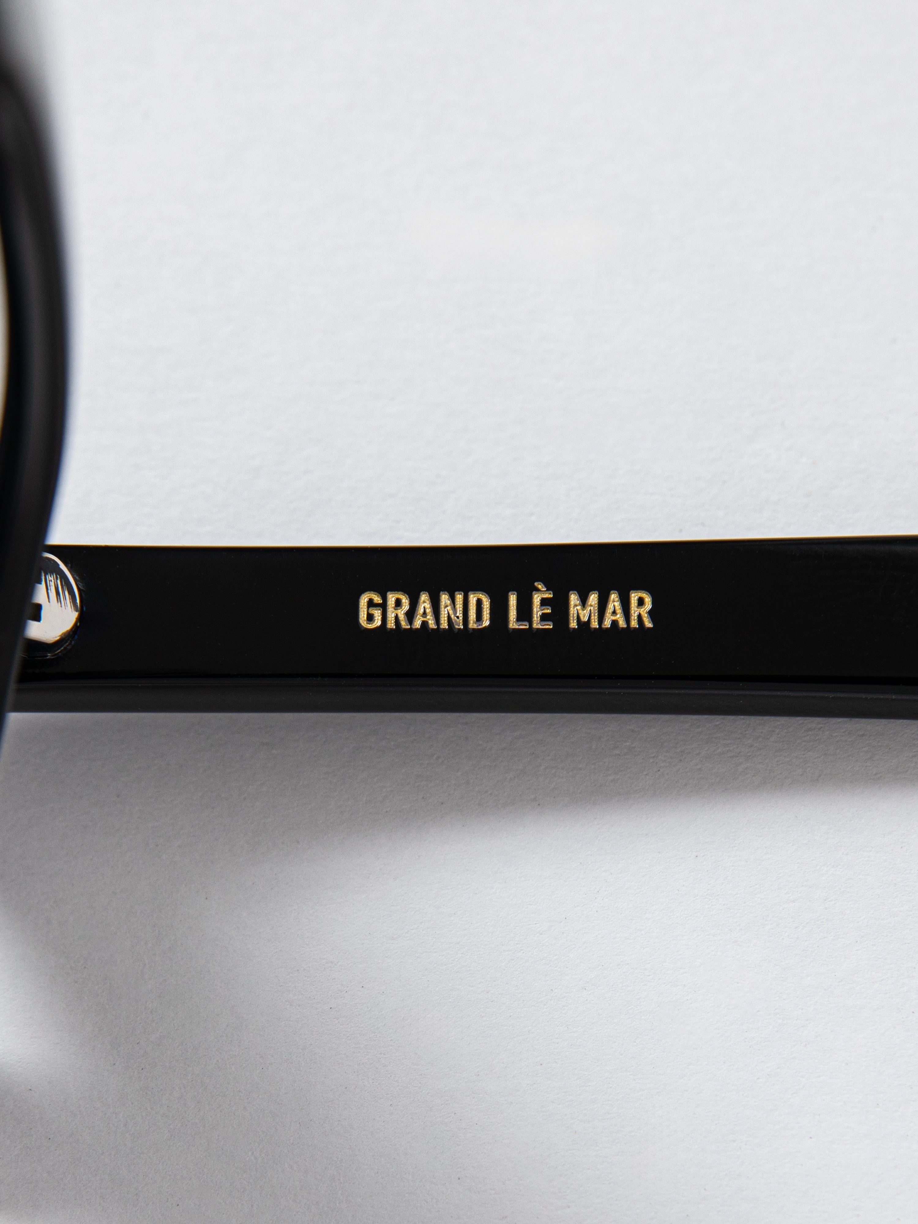Acetate Black 001