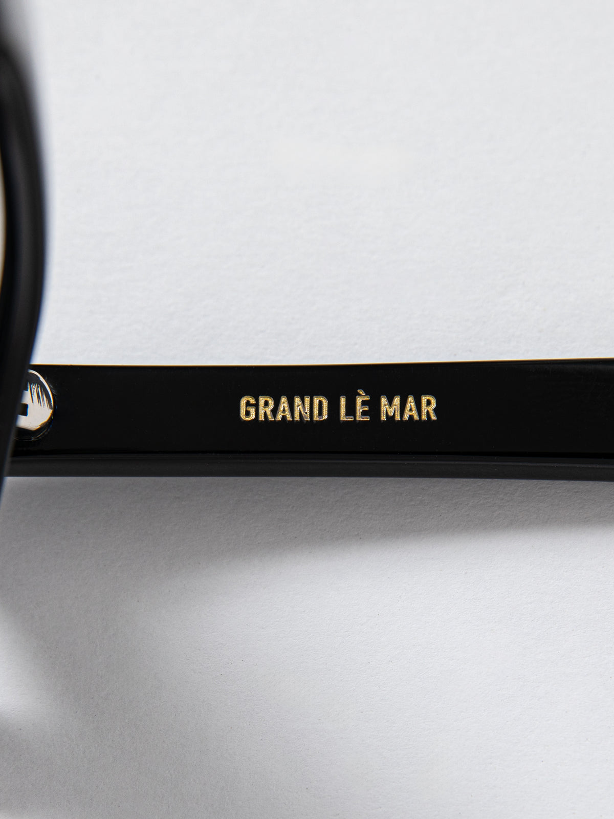 Acetate Black 001