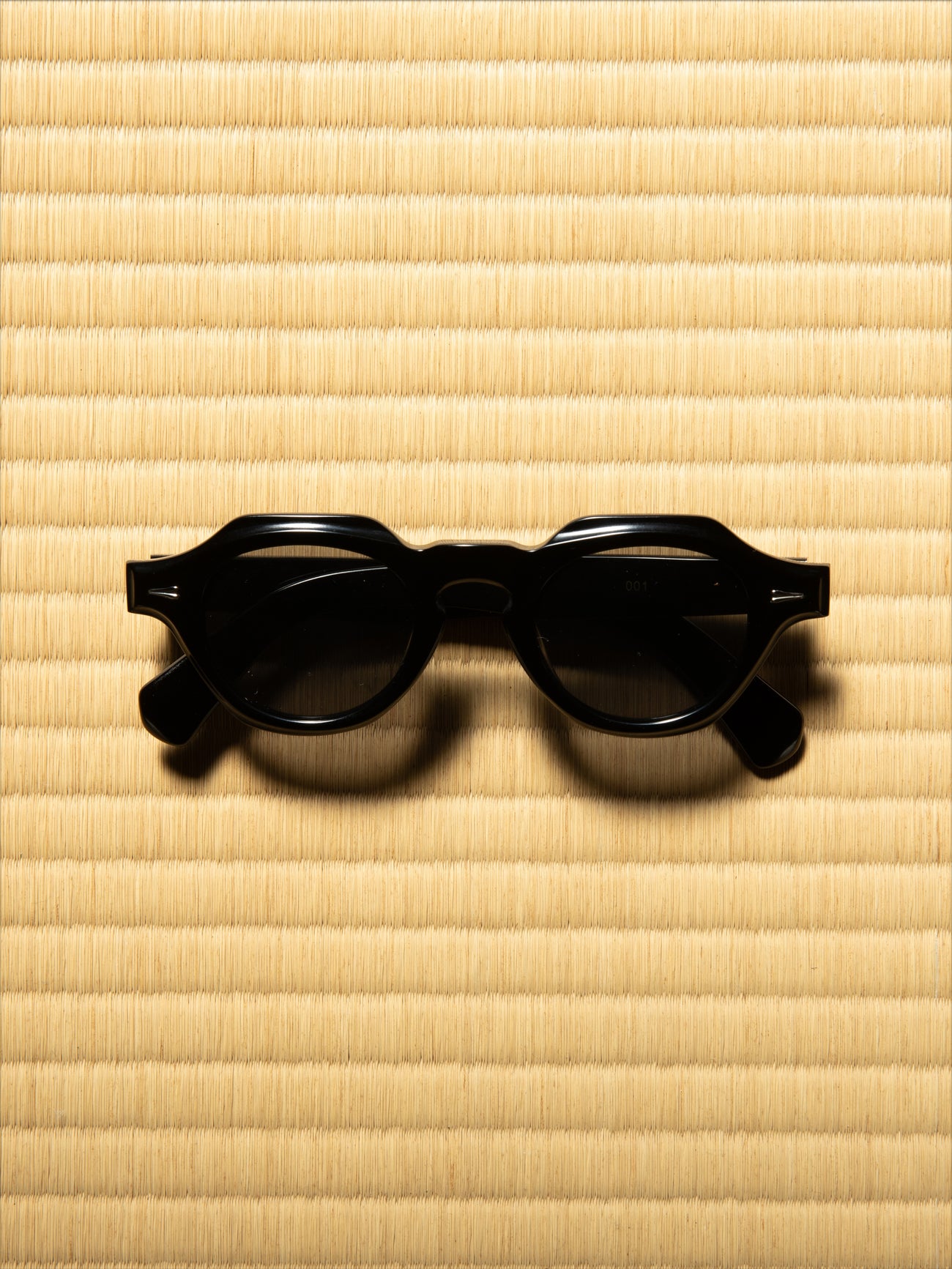 Acetate Black 001