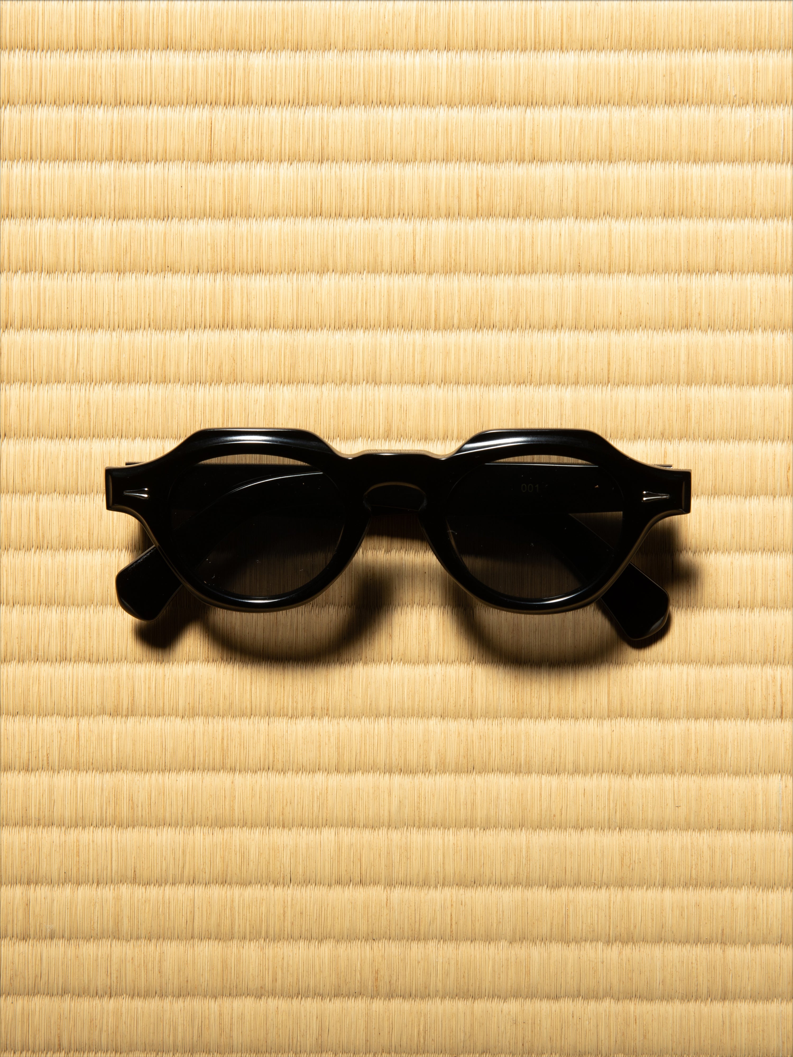 Acetate Black 001