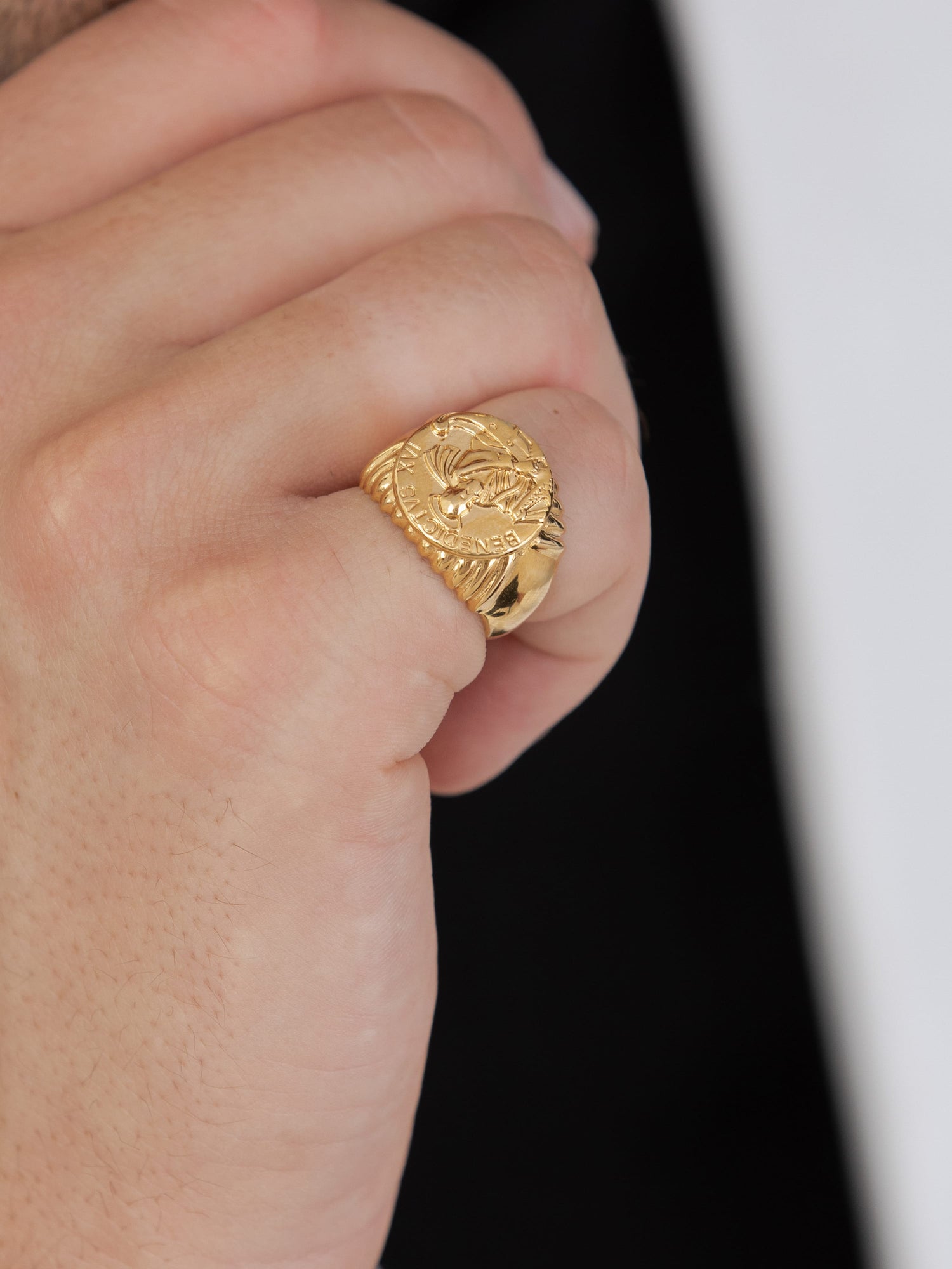 The Pope Ring - Grand Le Mar